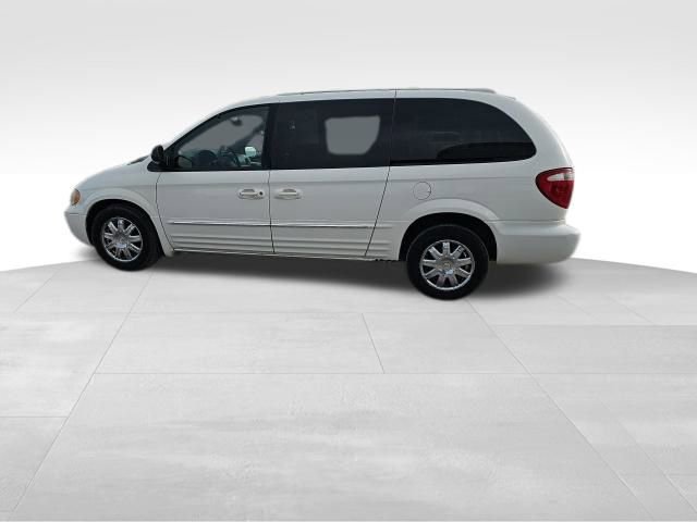 Used 2003 Chrysler Town & Country Limited image 11
