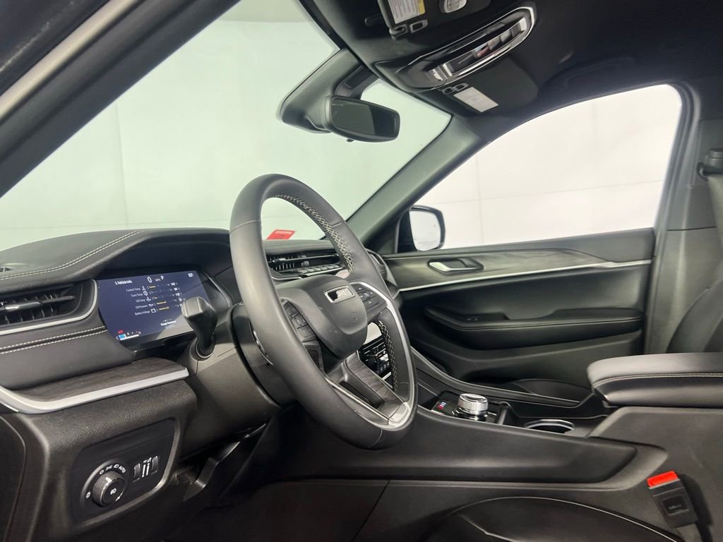 Used 2024 Jeep Grand Cherokee Limited image 22