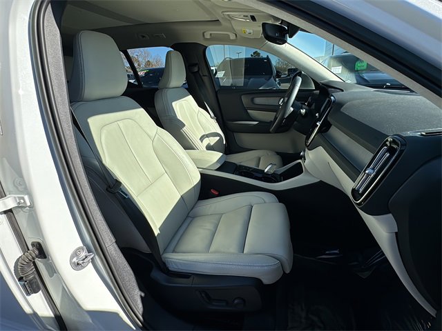 Used 2023 Volvo XC40 B5 Ultimate w/ Protection Package Premier image 25