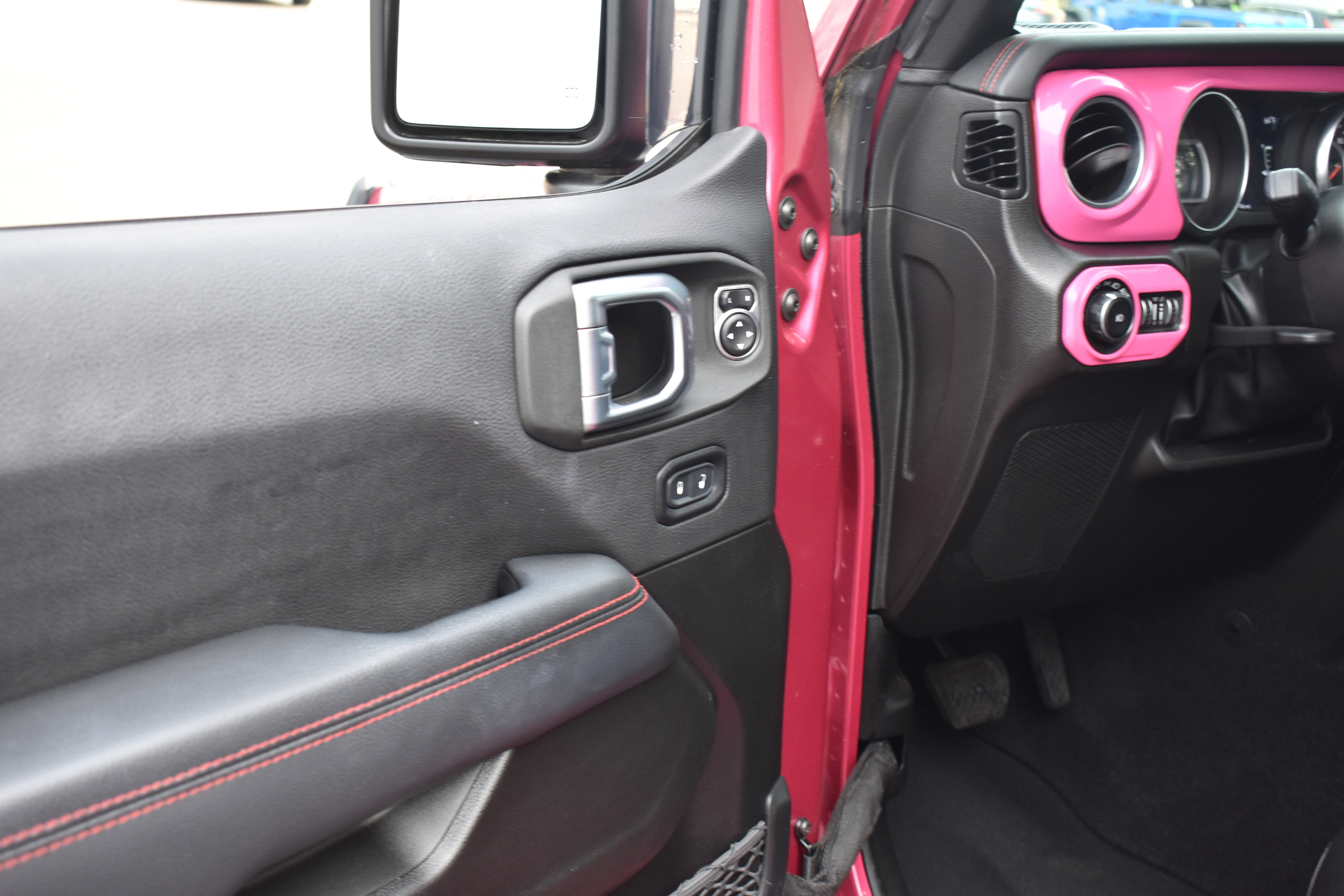 Used 2022 Jeep Wrangler Unlimited Rubicon w/ Cold Weather Group image 26