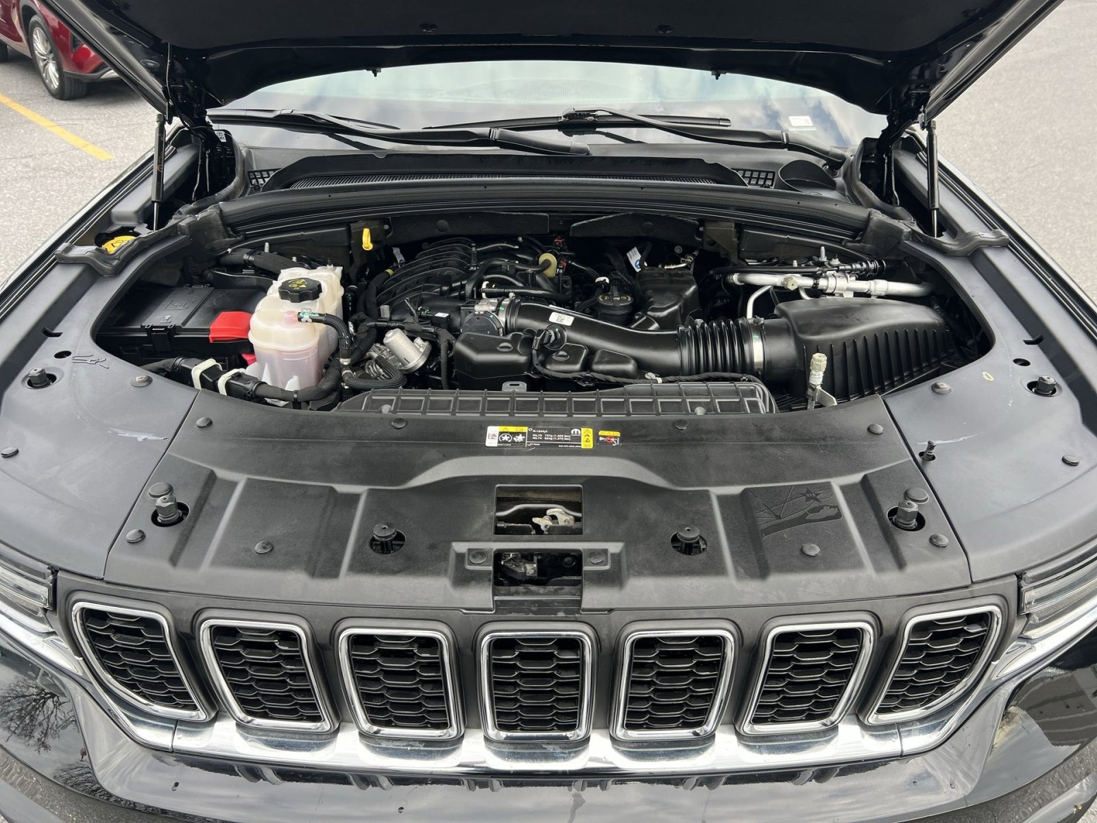 Used 2023 Jeep Grand Cherokee Laredo image 27