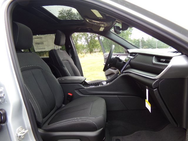 New 2024 Jeep Grand Cherokee L Laredo w/ Trailer Tow Package image 29