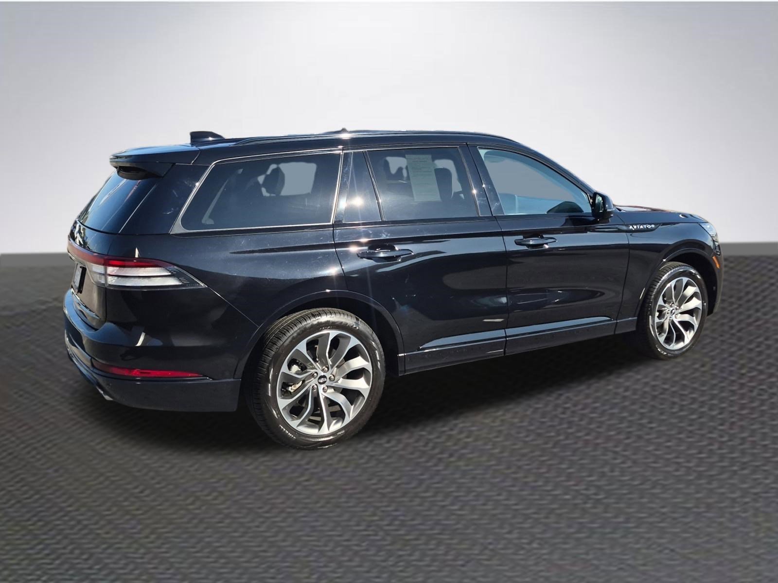 Used 2025 Lincoln Aviator AWD w/ Jet Appearance Package image 6