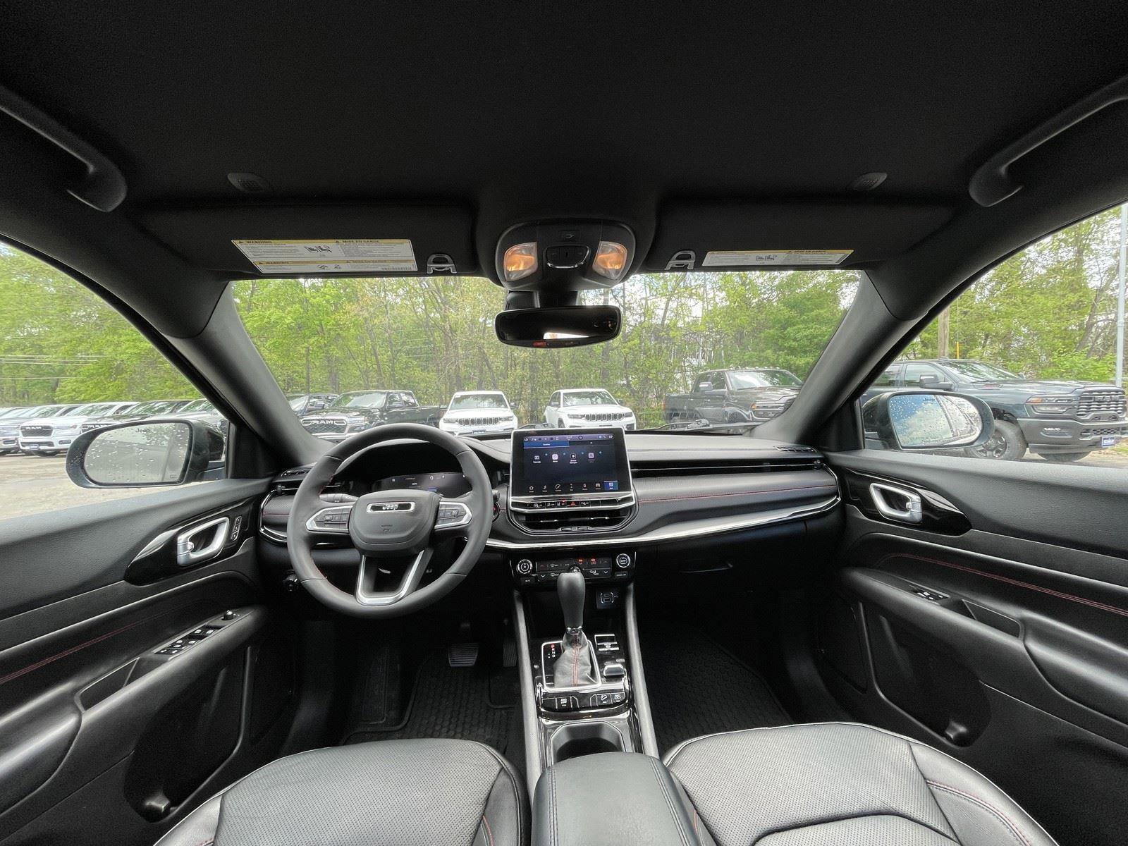 Used 2025 Jeep Compass Trailhawk w/ Trailhawk Elite Group image 13