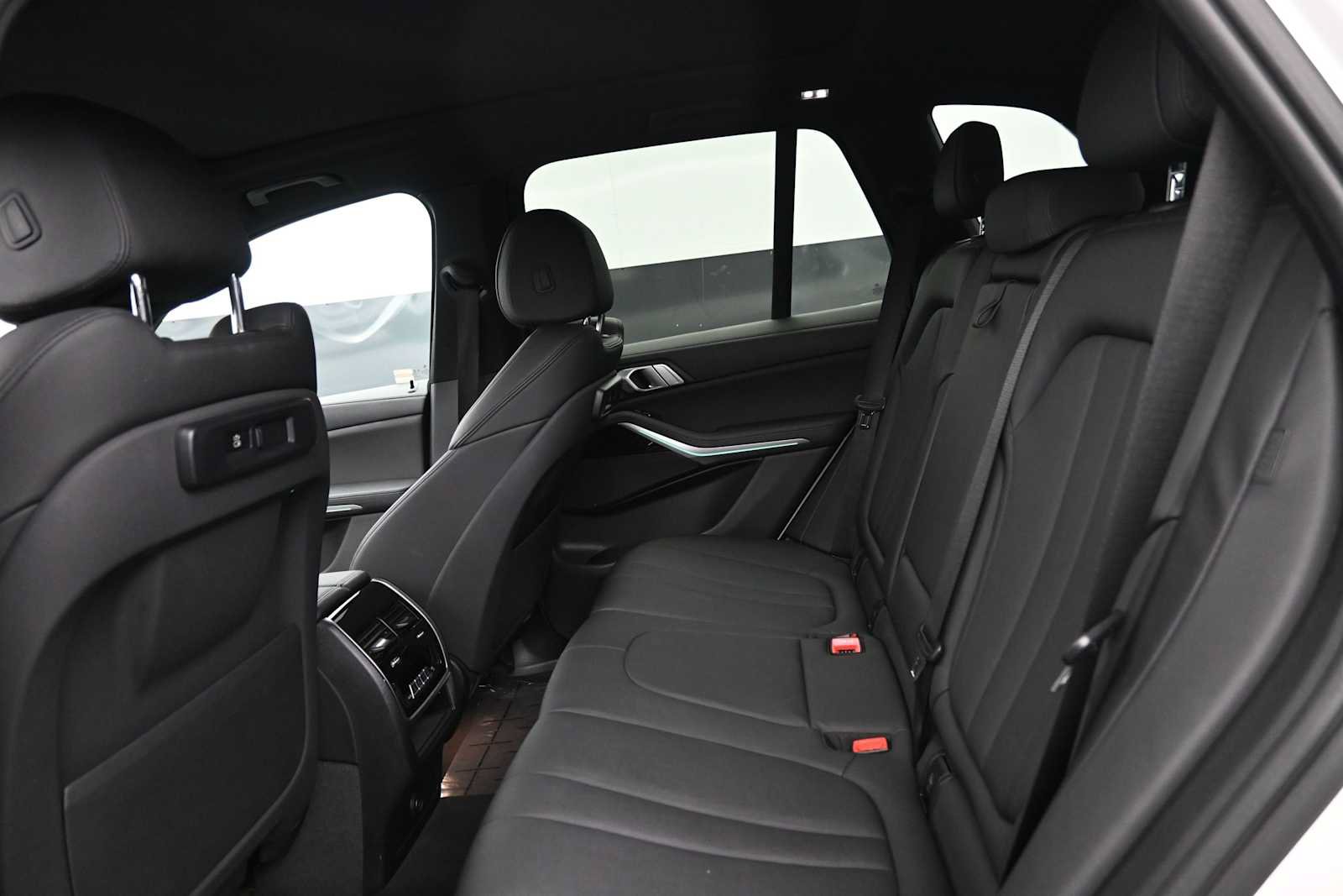 Used 2019 BMW X5 xDrive40i w/ Convenience Package AWD/4WD image 13