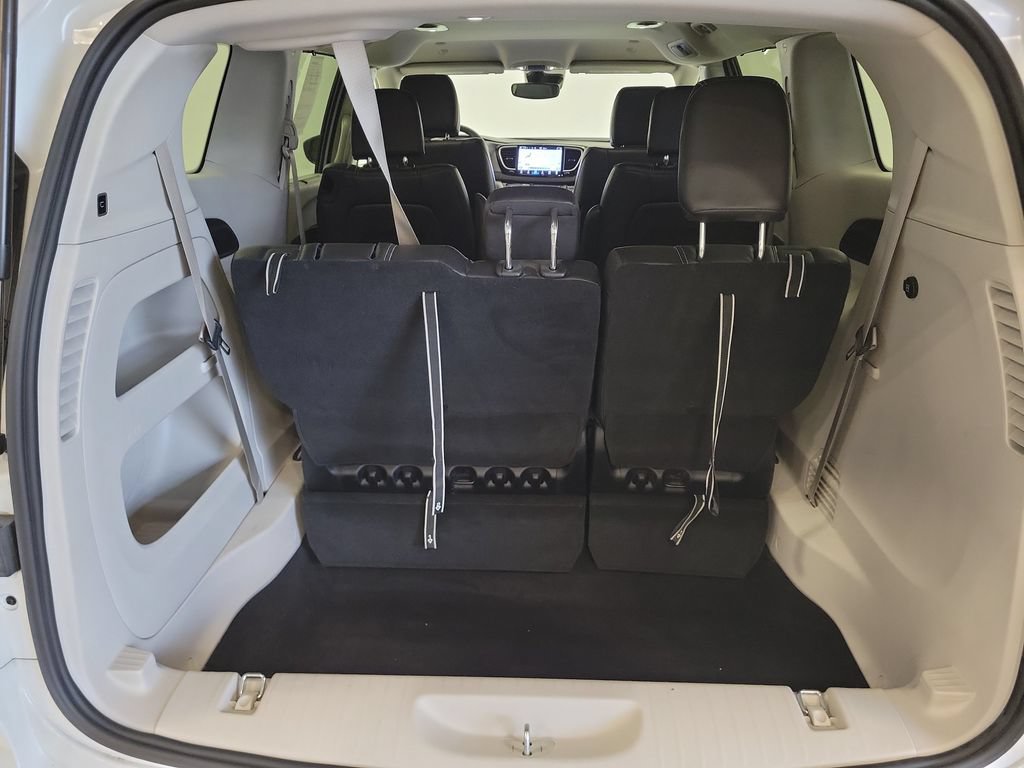 Used 2023 Chrysler Pacifica Touring-L FWD image 24