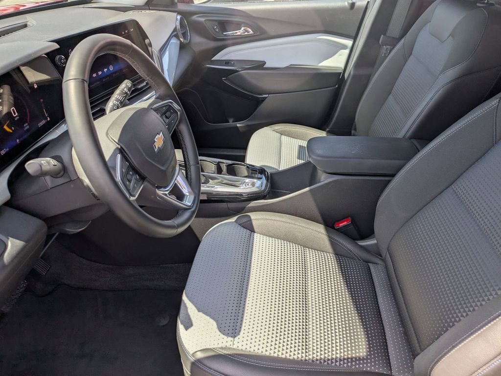 Used 2025 Chevrolet Trax LT w/ LT Convenience Package image 24