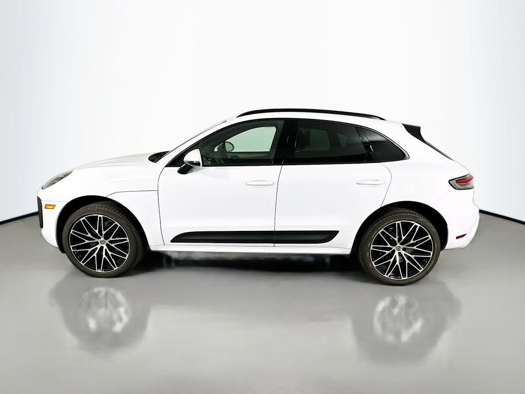 Certified 2025 Porsche Macan AWD/4WD image 2