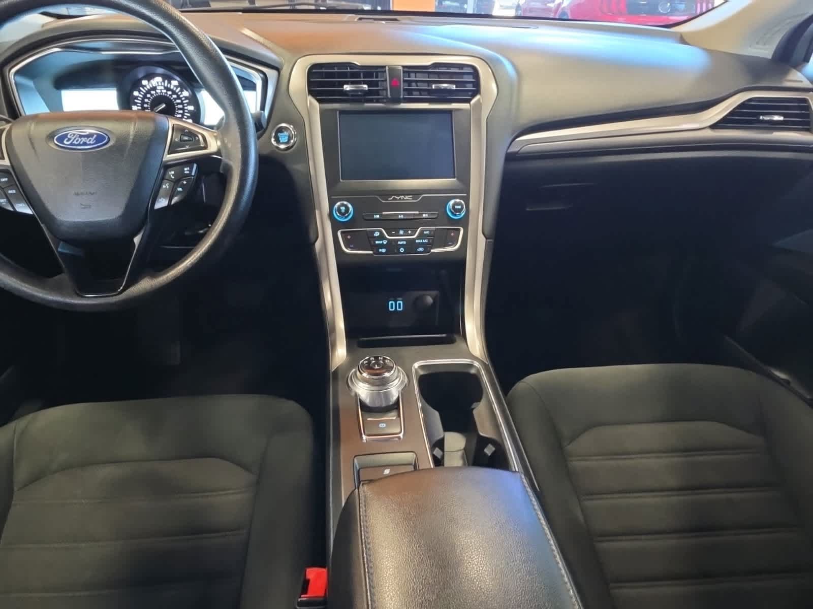 Used 2020 Ford Fusion SE FWD image 27
