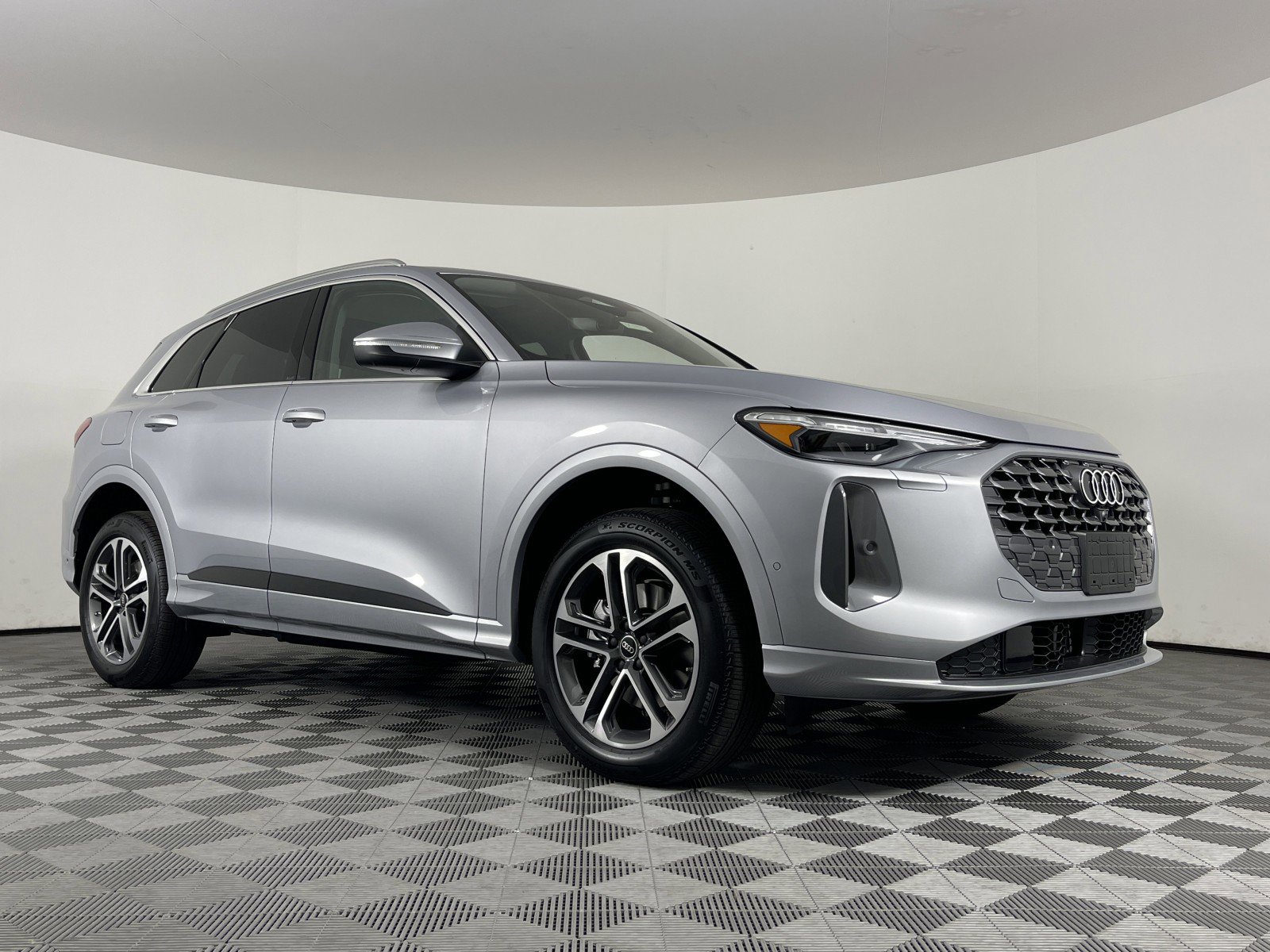 New 2025 Audi Q5 Premium Plus image 17