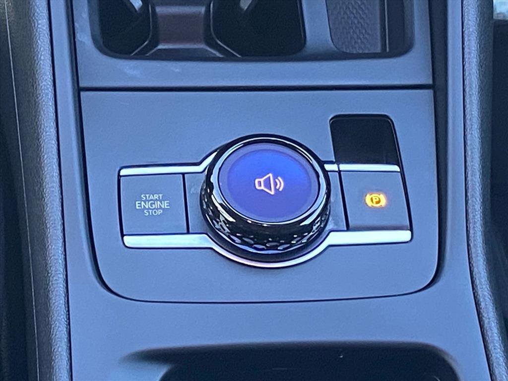 Used 2025 Volkswagen Tiguan SE image 9