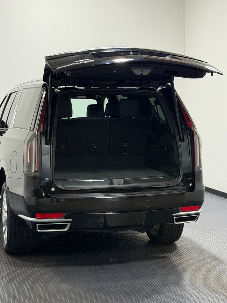 Used 2023 Cadillac Escalade ESV Luxury AWD/4WD image 13