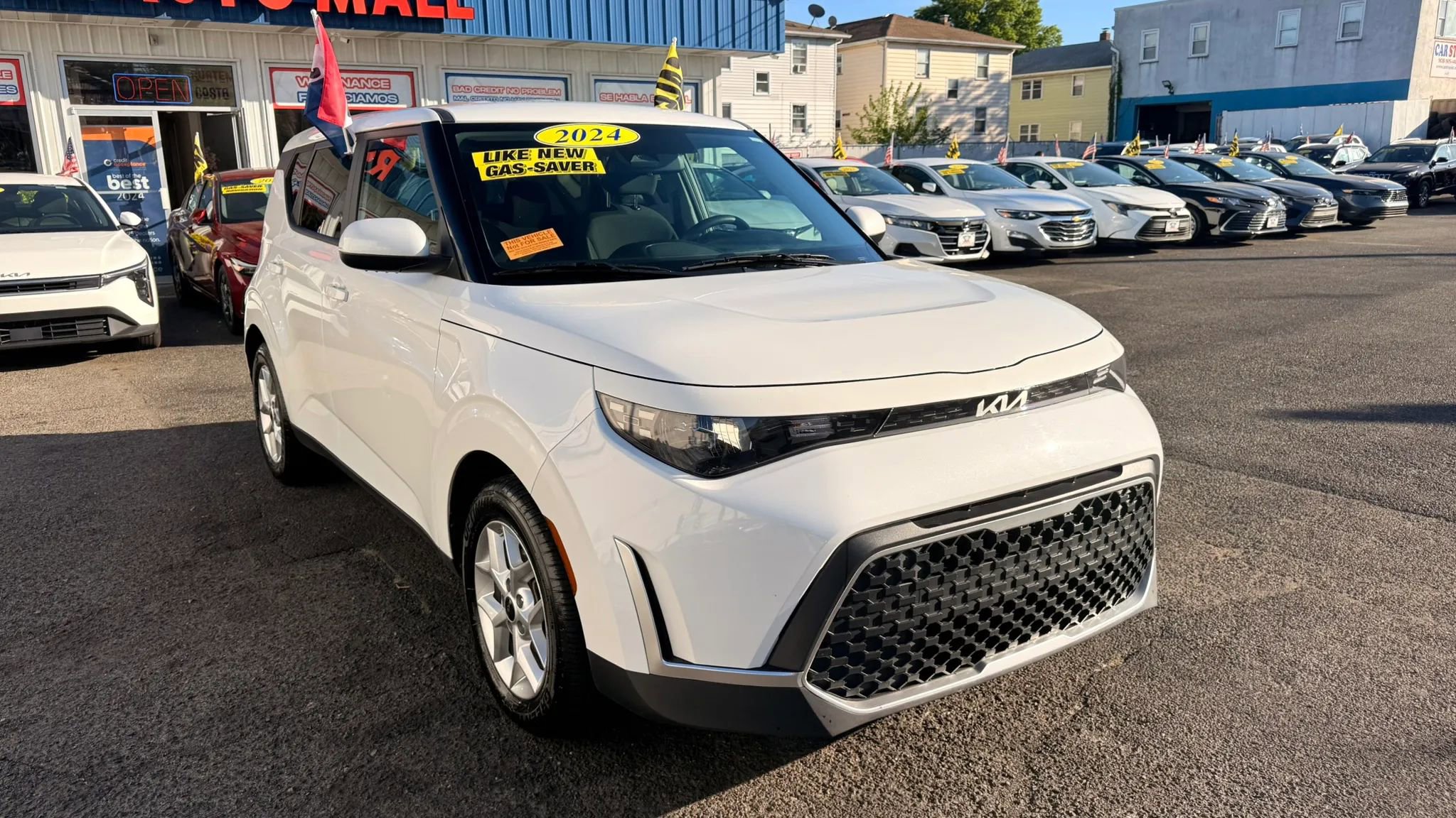 Used 2024 Kia Soul LX w/ Option Group 015 FWD image 2