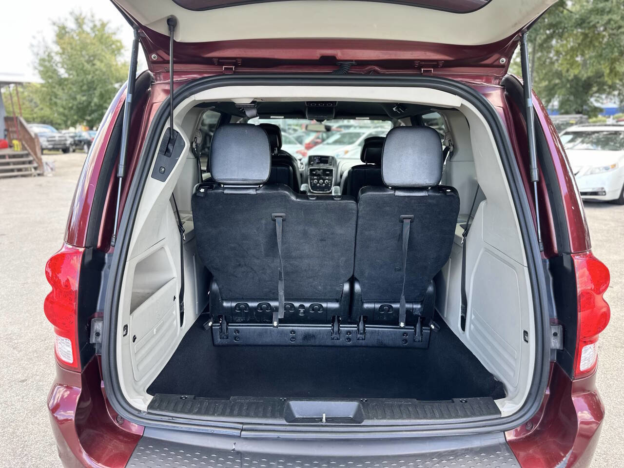 Used 2018 Dodge Grand Caravan SXT FWD image 24