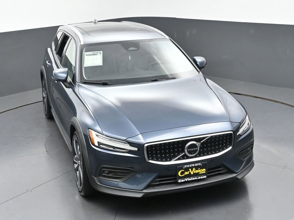 Used 2023 Volvo V60 B5 Cross Country Plus w/ Climate Package image 39