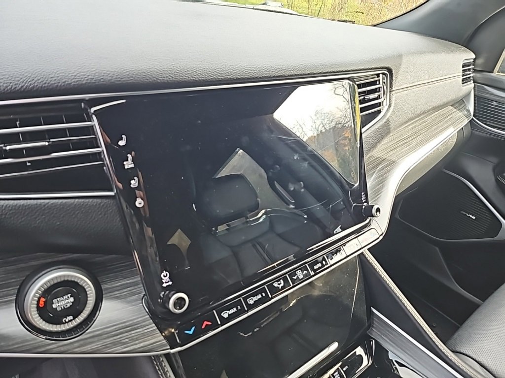 Used 2024 Jeep Wagoneer L Series III w/ Flexible Seating Group image 23