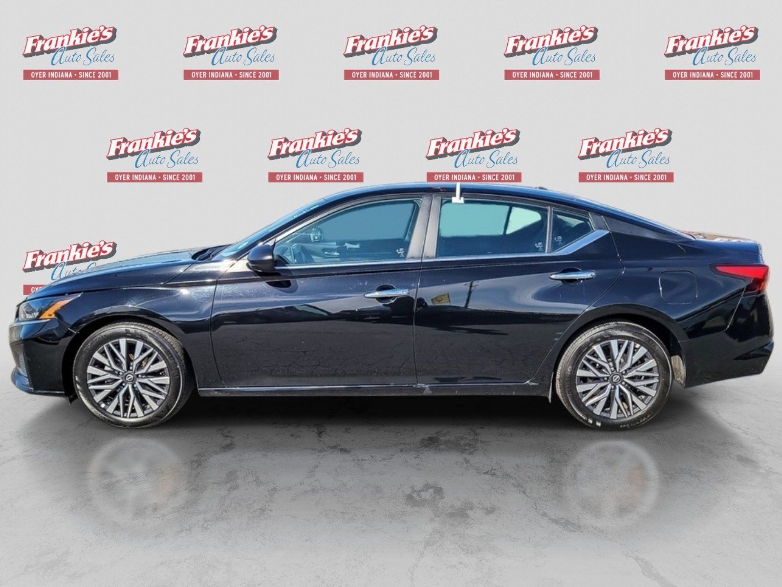 Used 2025 Nissan Altima 2.5 SV FWD image 2