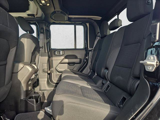 Used 2020 Jeep Gladiator Overland AWD/4WD image 18