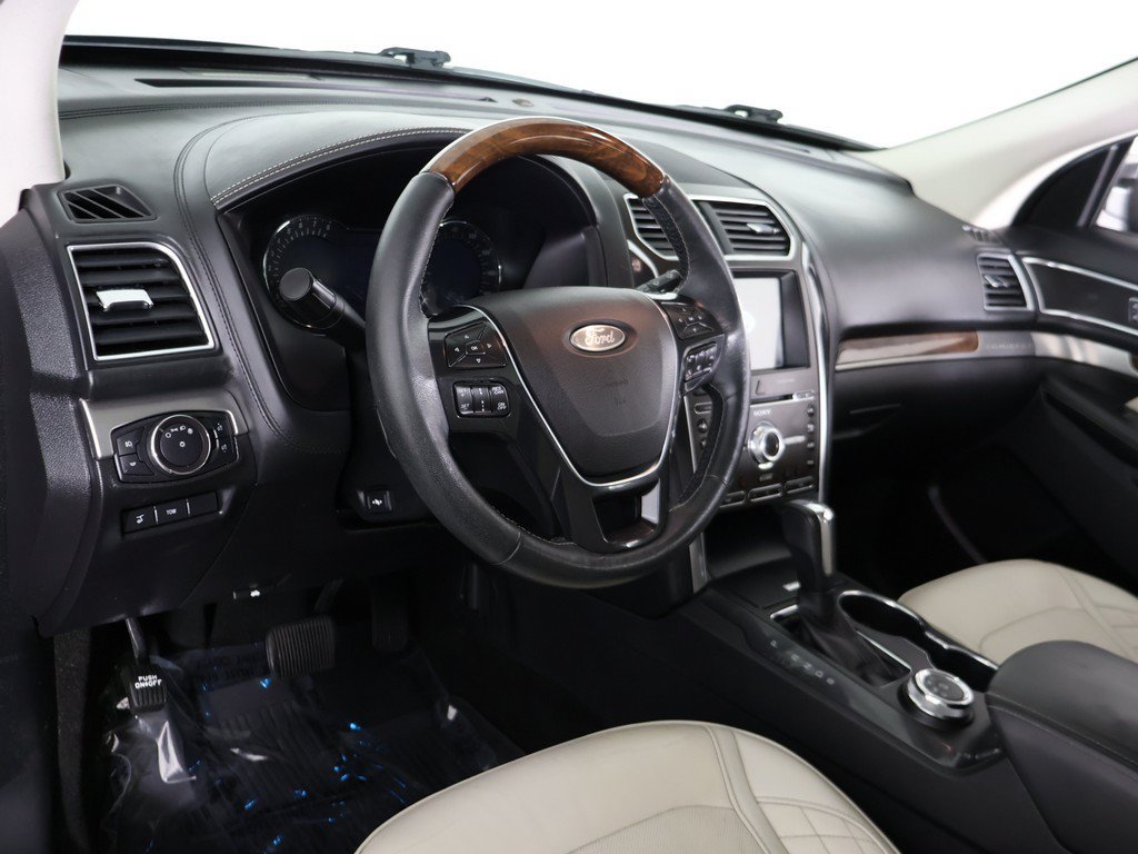 Used 2018 Ford Explorer Platinum AWD/4WD image 32