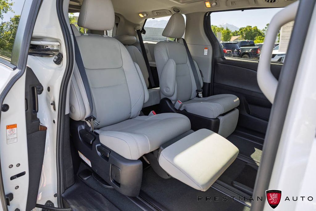 Used 2020 Toyota Sienna Limited FWD image 5