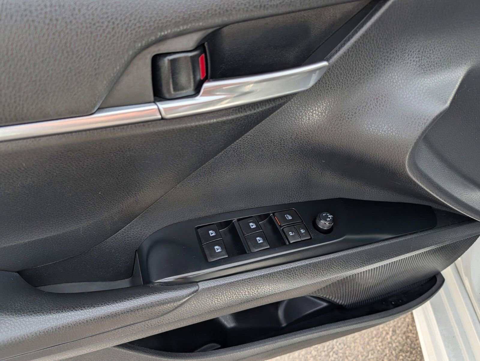 Used 2019 Toyota Camry SE image 24