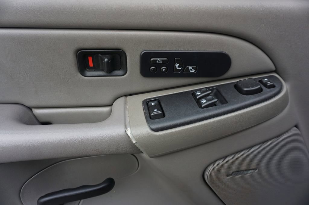 Used 2006 Chevrolet Silverado 1500 LT w/ Onstar Plus Package RWD image 3