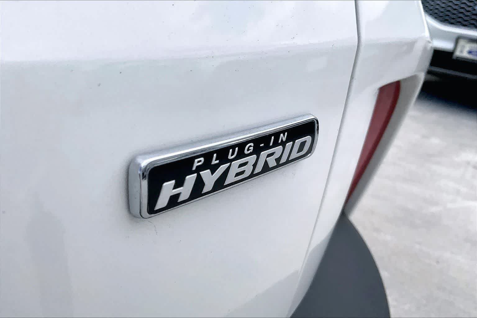Used 2025 Ford Escape SE w/ PHEV Premium Package FWD image 7
