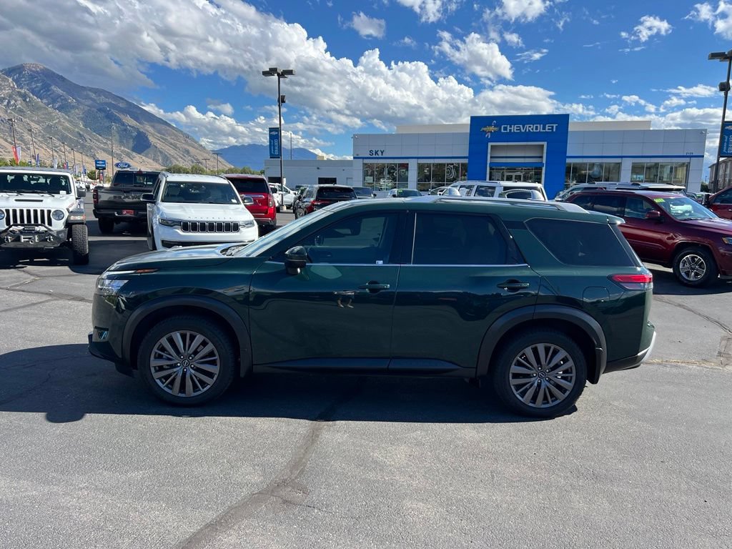 Used 2023 Nissan Pathfinder SL w/ SL Premium Package FWD image 13