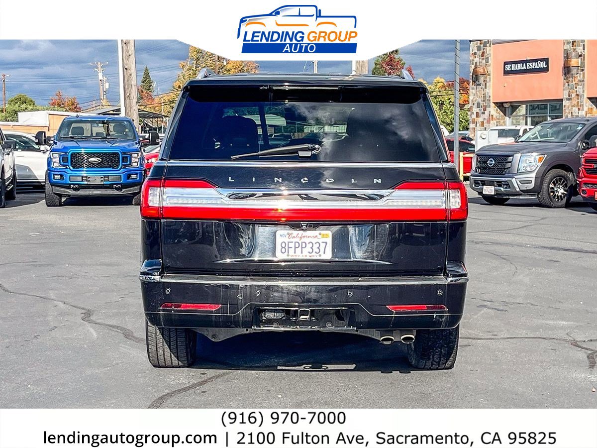 Used 2019 Lincoln Navigator Premiere image 3