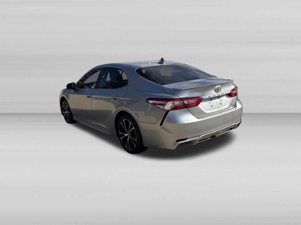 Used 2020 Toyota Camry SE FWD image 6