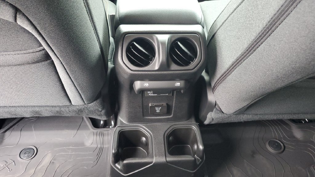 Used 2025 Jeep Gladiator Sport AWD/4WD image 12