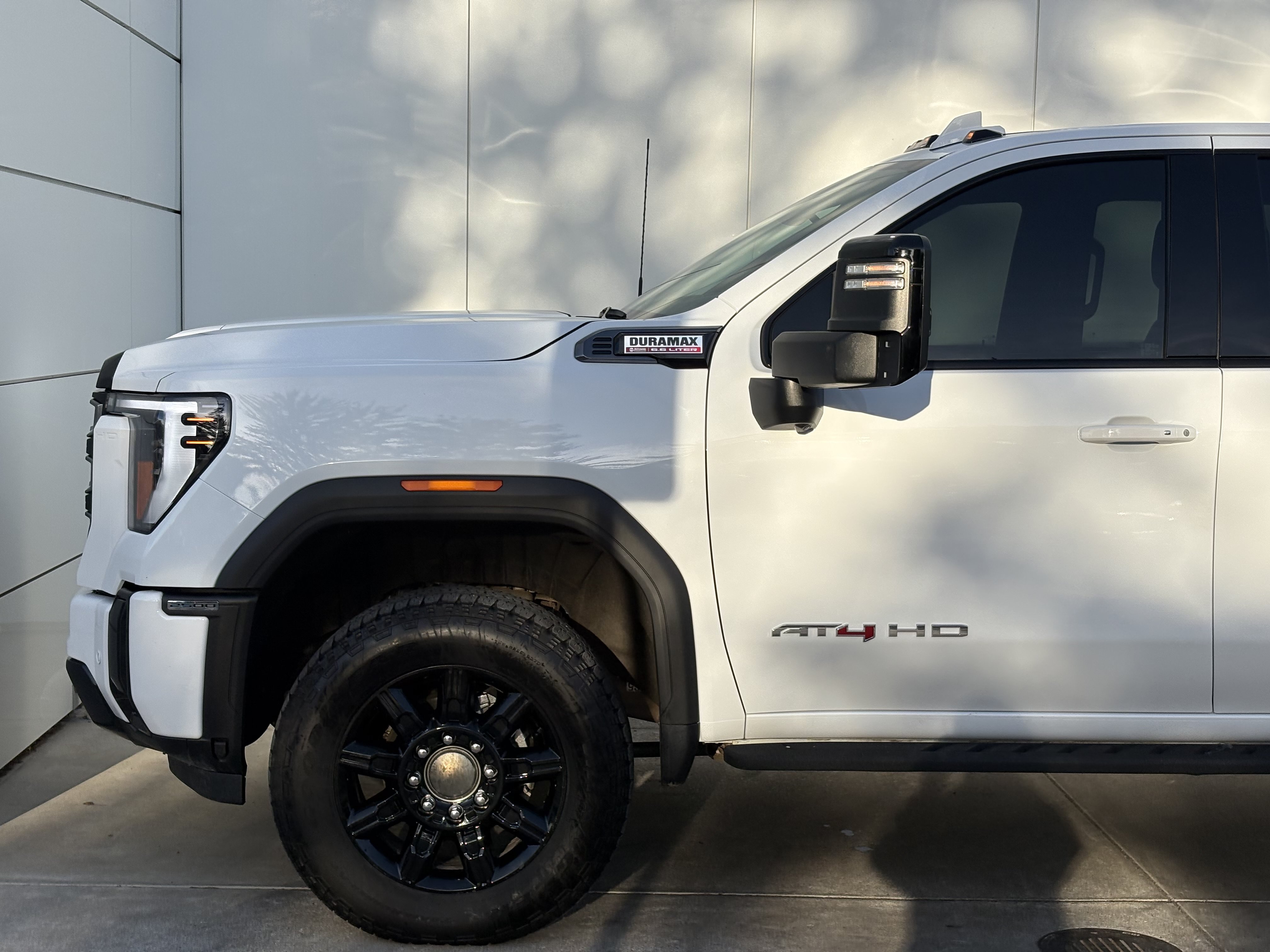 Used 2025 GMC Sierra 2500 AT4 w/ AT4 Premium Plus Package AWD/4WD image 5