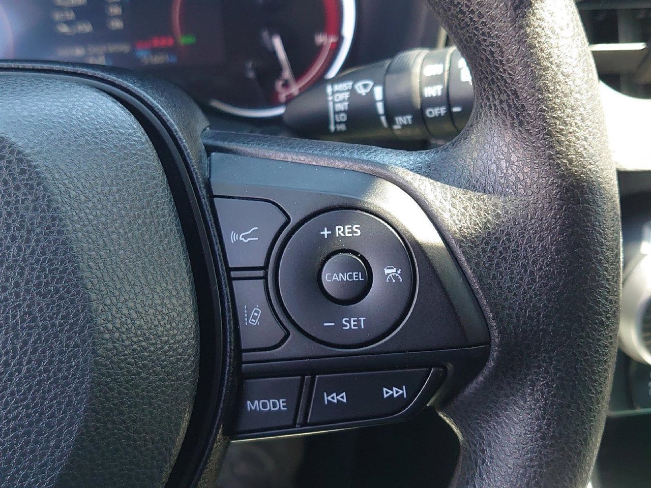 Used 2023 Toyota RAV4 XLE image 18