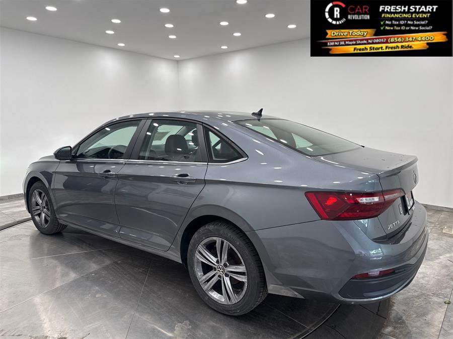 Used 2024 Volkswagen Jetta SE FWD image 5