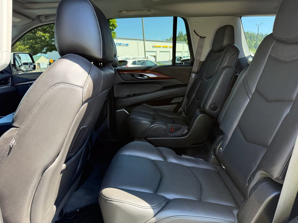 Used 2016 Cadillac Escalade Luxury AWD/4WD image 17