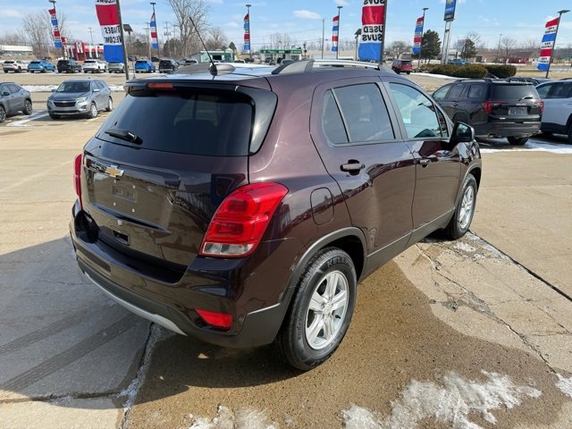 Used 2022 Chevrolet Trax LT w/ LT Convenience Package image 6