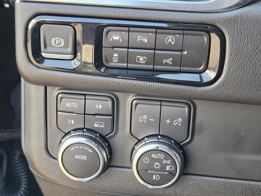 Used 2025 GMC Yukon Denali AWD/4WD image 24