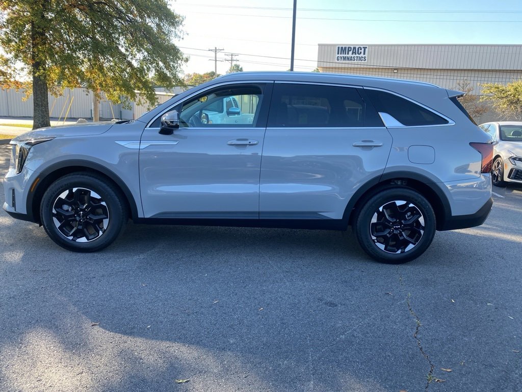 New 2025 Kia Sorento S w/ Panoramic Sunroof Package image 4