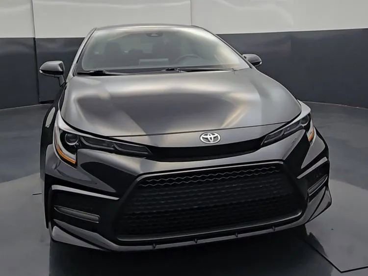 Used 2021 Toyota Corolla SE w/ SE Premium Package FWD image 4