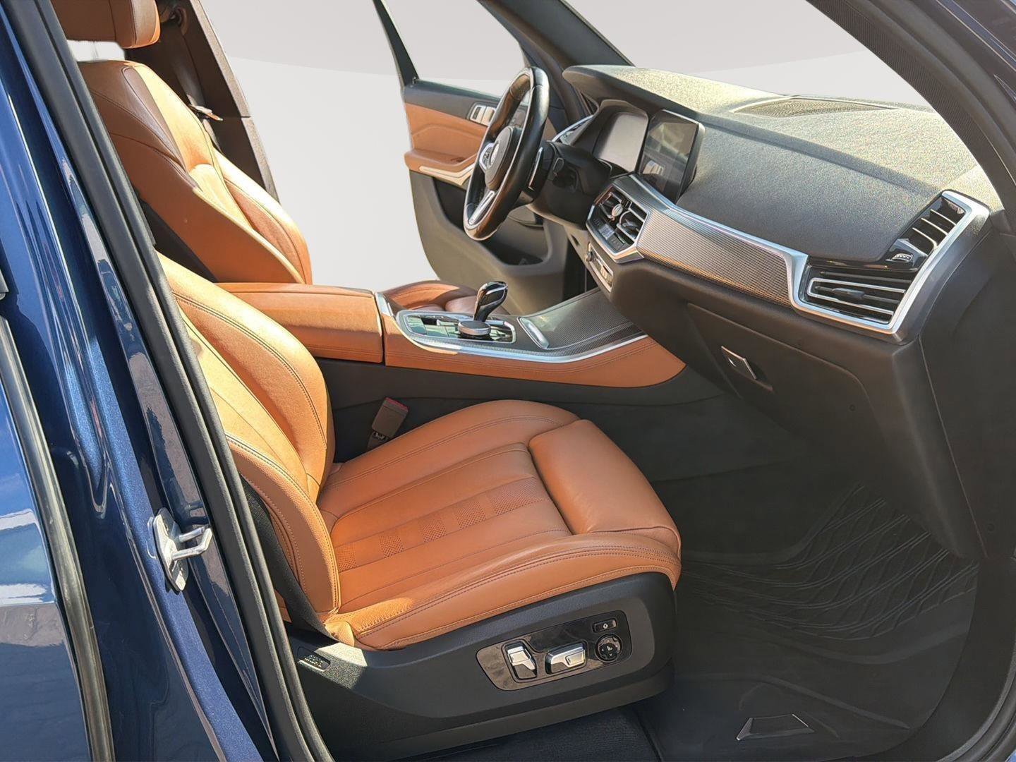 Used 2019 BMW X5 xDrive50i w/ M Sport Package image 21