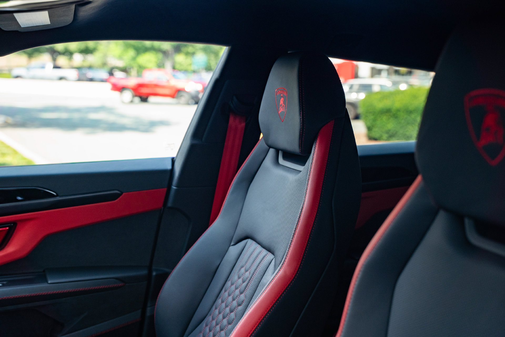 Used 2025 Lamborghini Urus Performante AWD/4WD image 30
