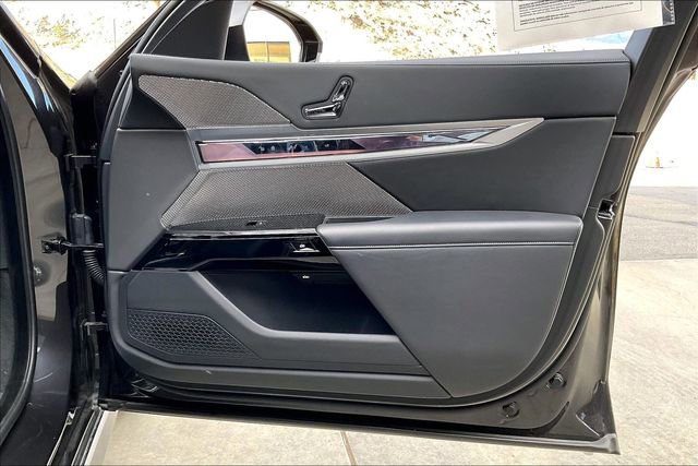 Used 2023 BMW i7 xDrive60 image 23