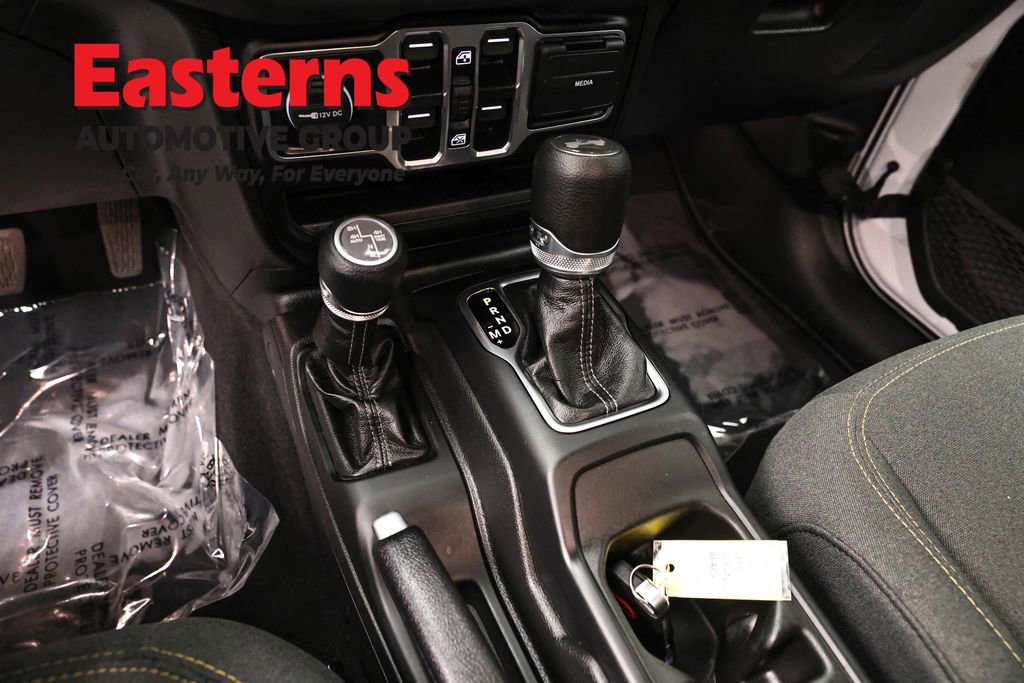 Used 2025 Jeep Wrangler Unlimited Sahara image 13