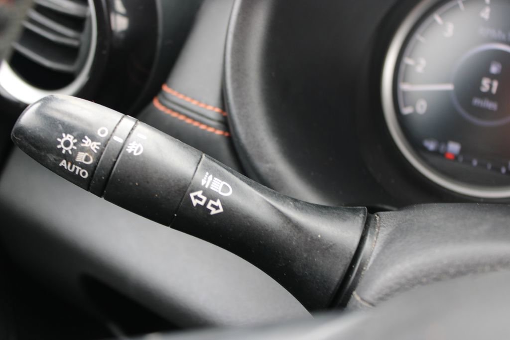 Used 2020 Nissan Kicks SR image 34