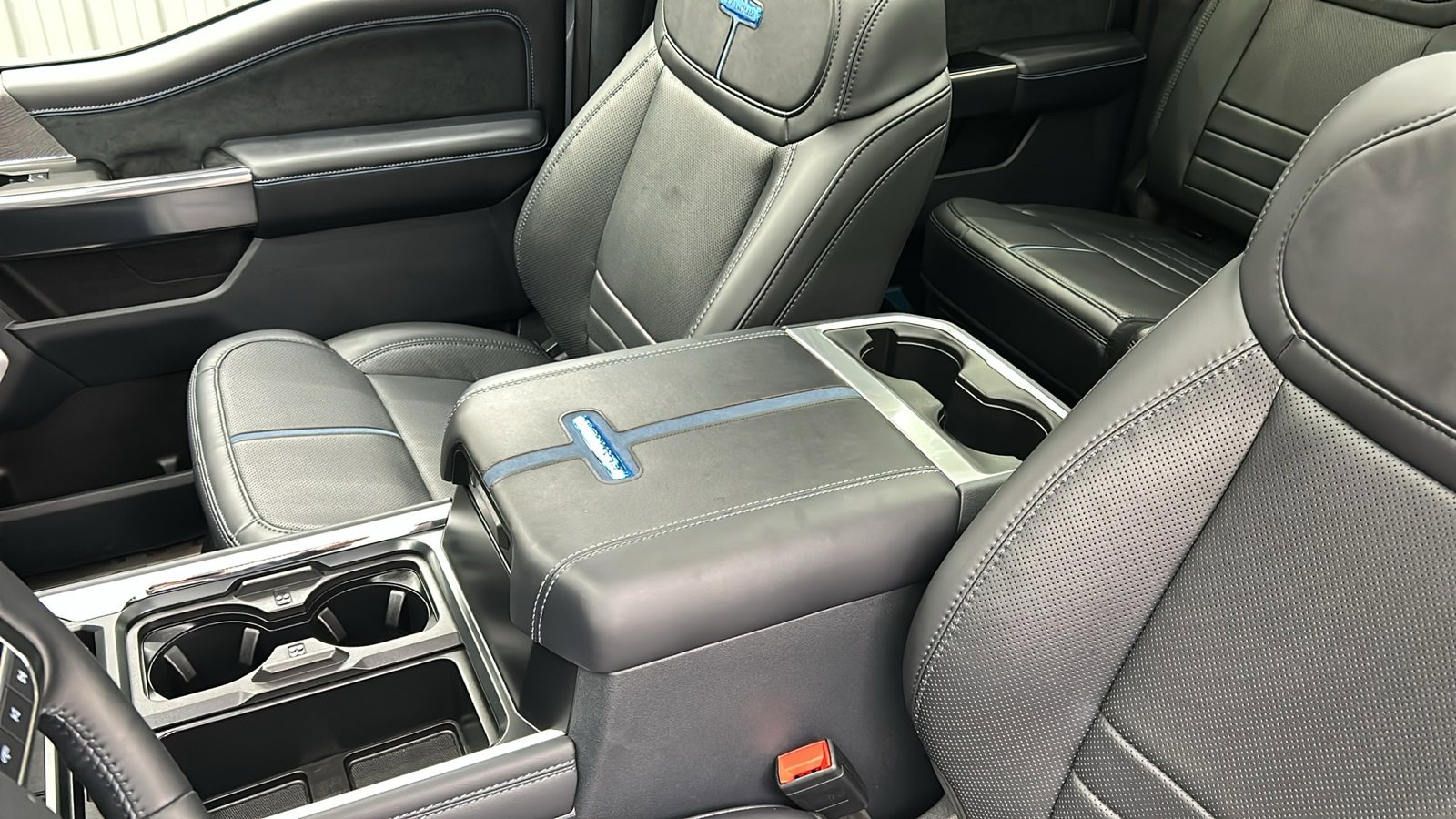 Used 2025 Ford F450 Platinum w/ FX4 Off-Road Package image 29