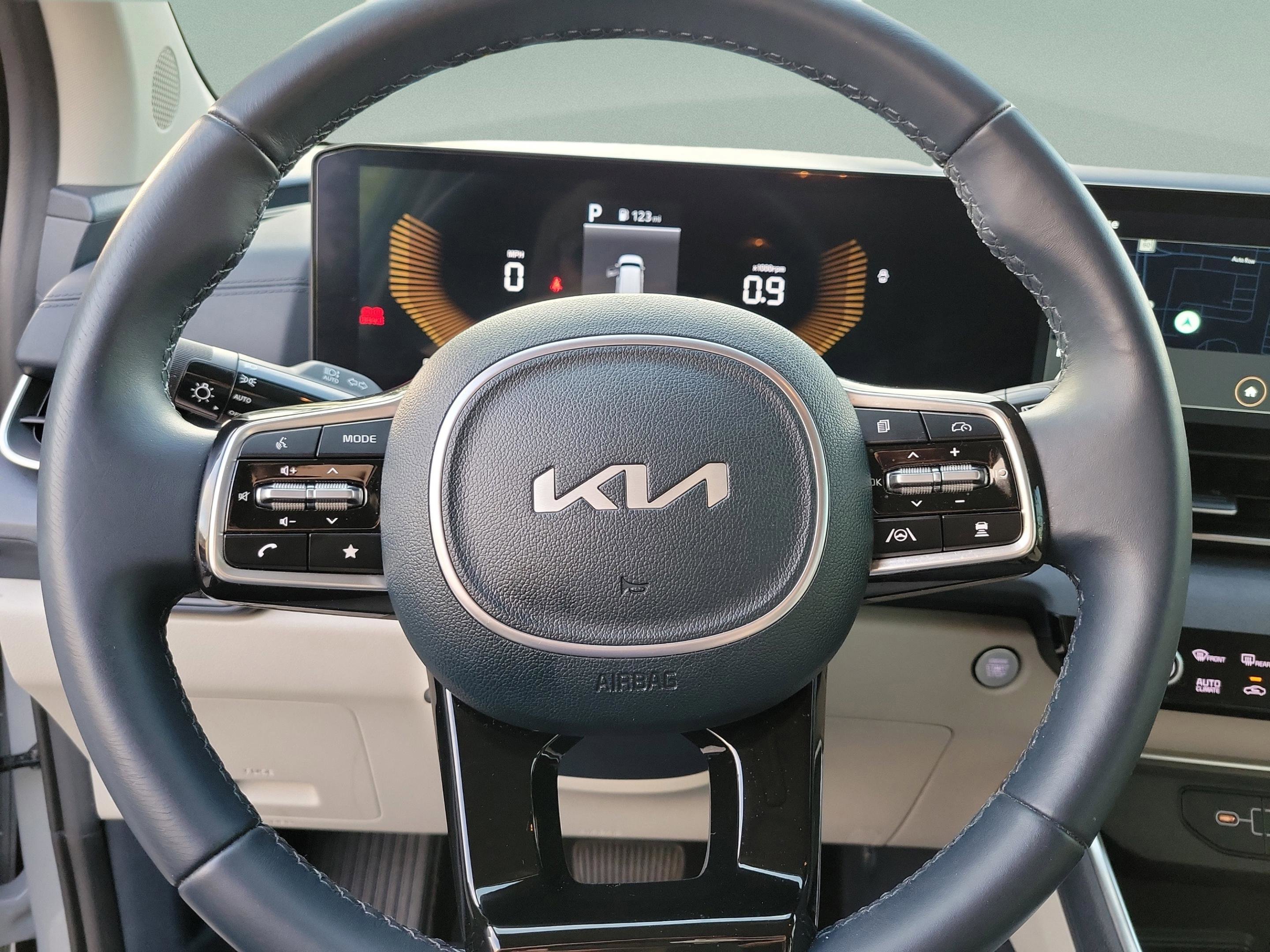 Used 2026 Kia Carnival EX FWD image 17