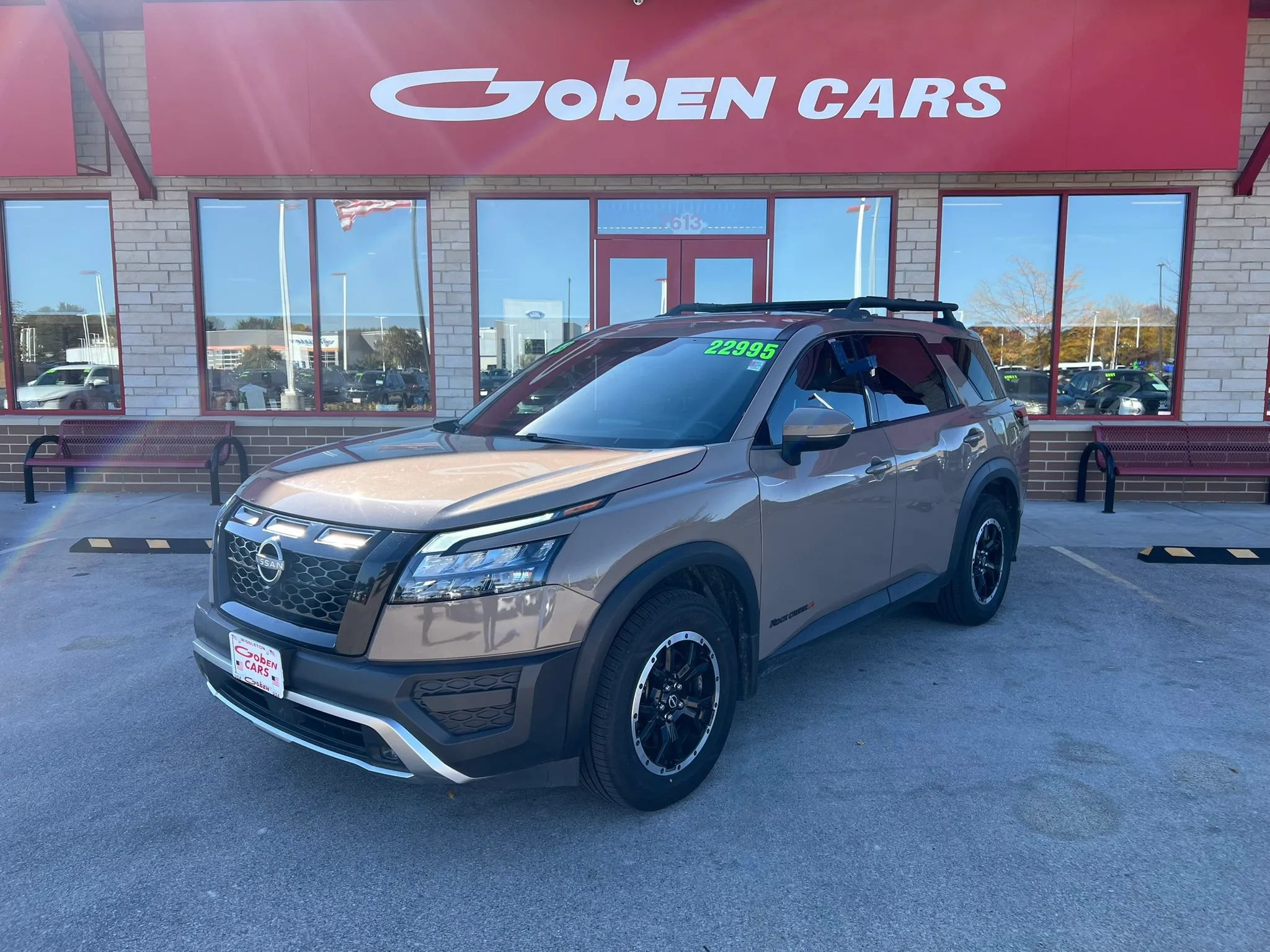 Used 2023 Nissan Pathfinder SV AWD/4WD image 1