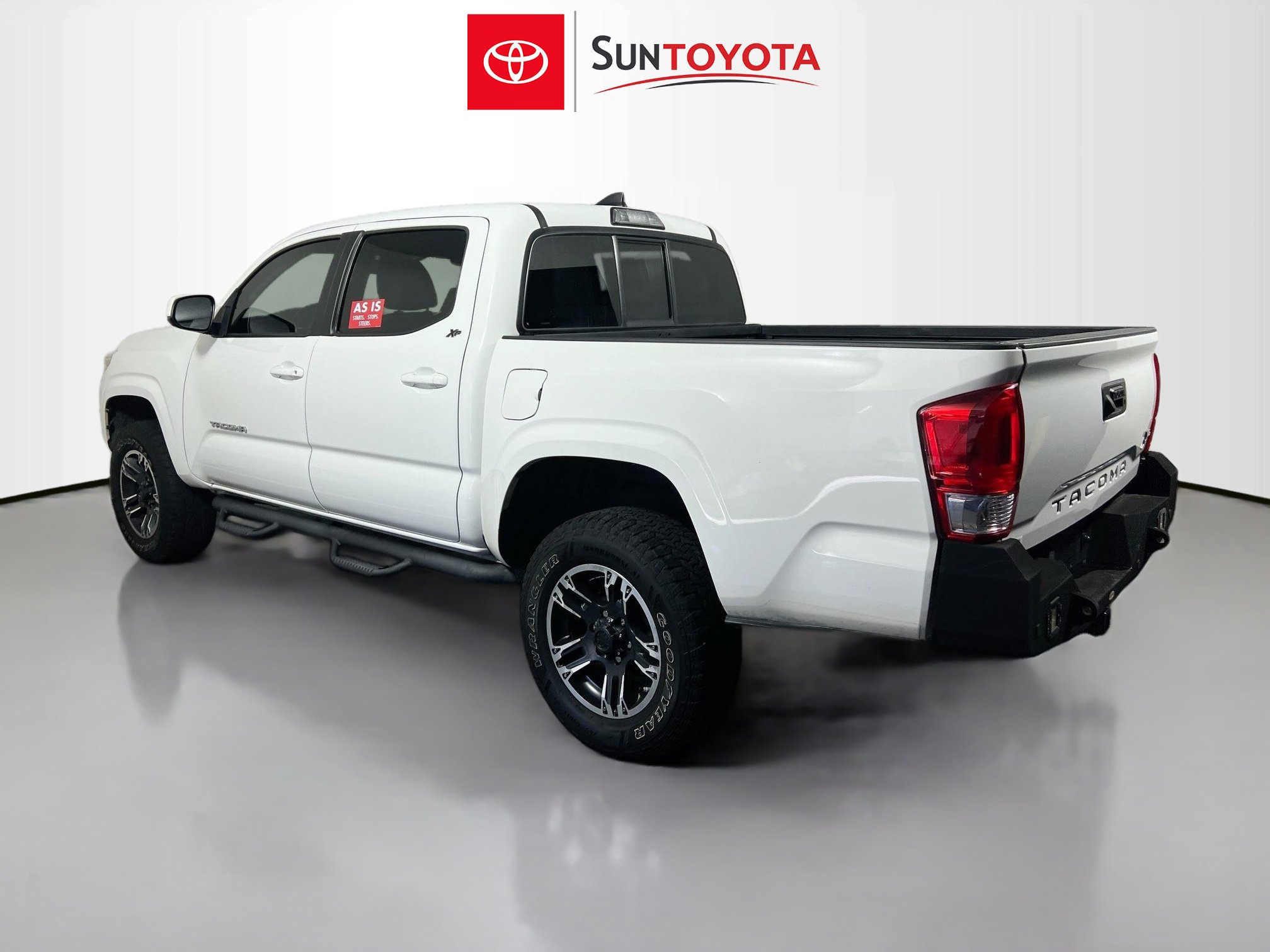 Used 2016 Toyota Tacoma SR5 w/ Towing Package image 6