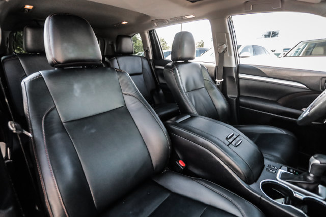 Used 2019 Toyota Highlander XLE AWD/4WD image 57