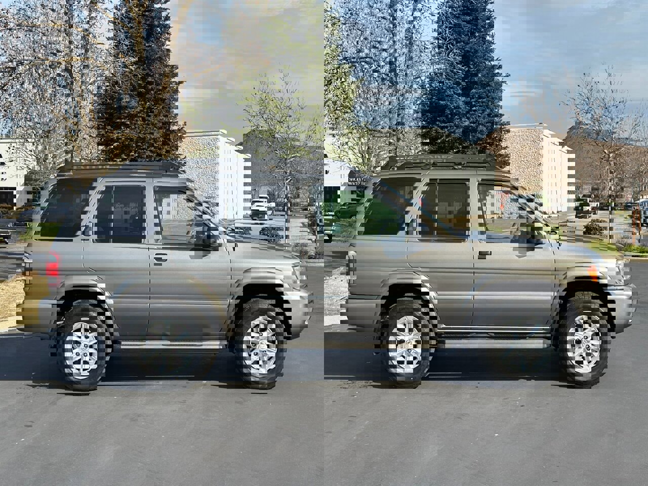 Used 2004 Nissan Pathfinder SE image 5